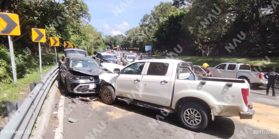 Accidente en curvas de la Calavera deja tres lesionados, incluida una menor
