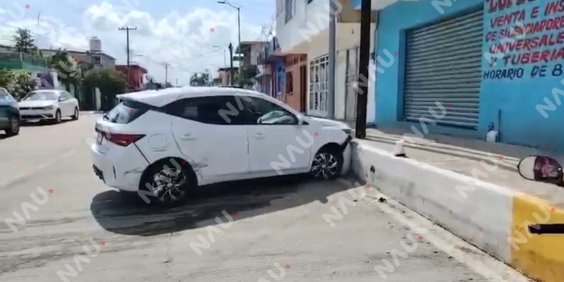 Conductor choca, huye y deja su placa abandonada en el centro de Tapachula