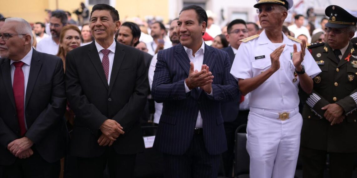 Asiste Eduardo Ramírez al Primer Informe de la gobernadora de Veracruz, Rocío Nahle