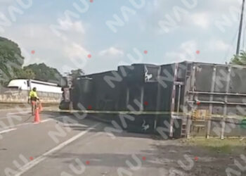 OTRA VEZ EN LA “CURVA DE LA MUERTE”: MÁS DE 40 TRÁILERES VOLCADOS ESTE AÑO EN TUZANTÁN