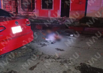 Investigan homicidio ocurrido durante la madrugada en la colonia San Caralampio de TapachulaUn hombre fue encontrado sin vida con una herida en el pecho; autoridades indagan si el crimen se derivó de una riña