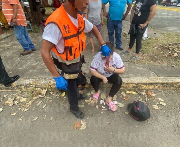 Mujer resulta lesionada tras ser atropellada en la rotonda de Solidaridad 2000