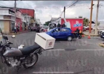 MOTOCICLISTA LESIONADO TRAS CHOQUE CONTRA CAMIÓN REPARTIDOR EN TAPACHULA