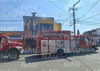 Se incendia la pollería Caracol; Él comandante del cuerpo de bomberos aseguró que sólo se registró el incendio en la chimenea, por acumulación de grasa.