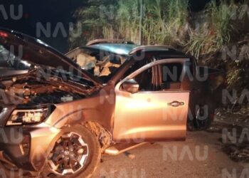 Dos camionetas quedan en pérdida total tras fuerte accidente frente a Framboyanes