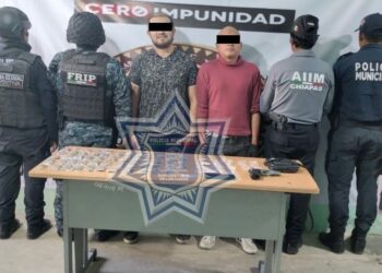 Policía de San Cristóbal frustra fuga y asegura estupefacientes, vehículo y dos presuntos responsables