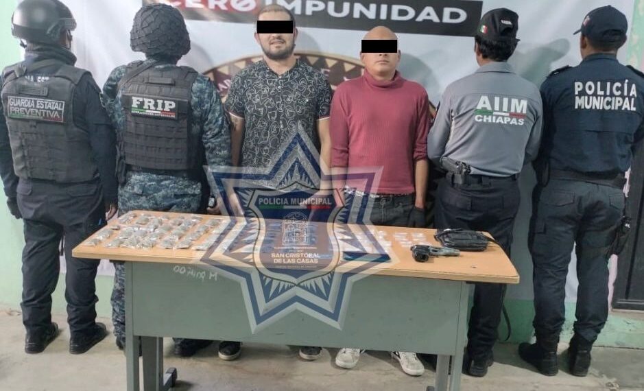 Policía de San Cristóbal frustra fuga y asegura estupefacientes, vehículo y dos presuntos responsables