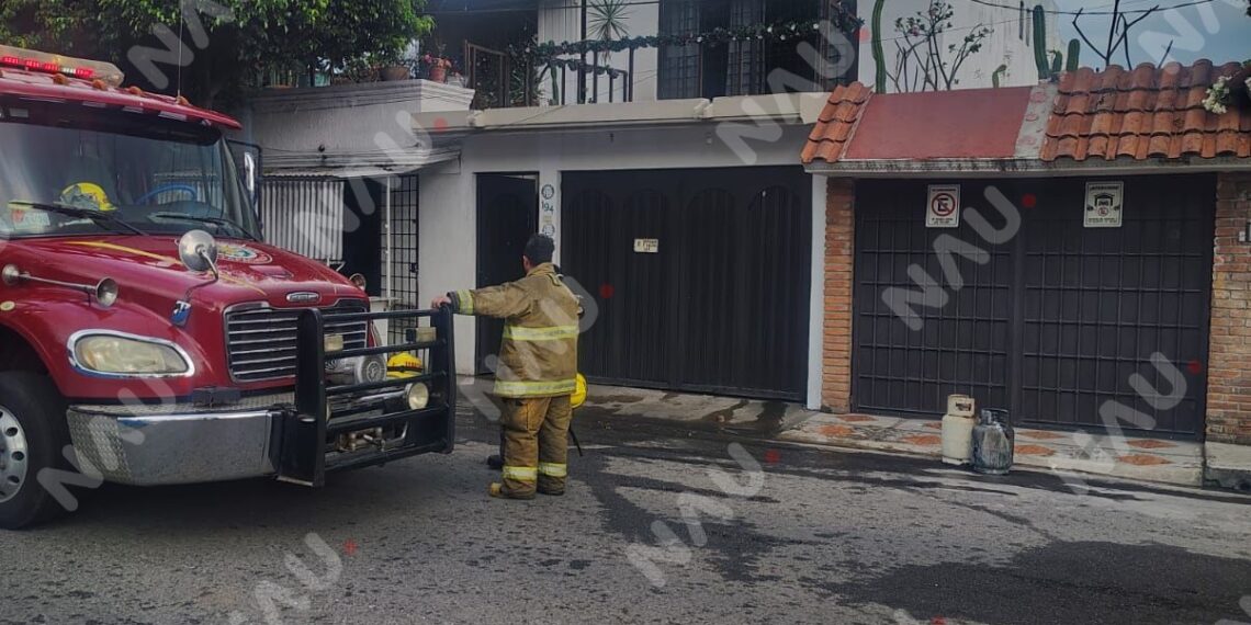 Incendio arrasa vivienda en la 13ª Sur; tres personas sufren crisis nerviosa en Tapachula