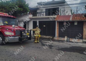 Incendio arrasa vivienda en la 13ª Sur; tres personas sufren crisis nerviosa en Tapachula