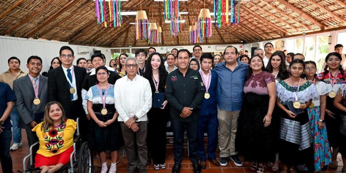 Eduardo Ramírez reconoce el talento y compromiso de la juventud chiapaneca