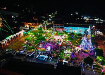 Unión Juárez celebra la Navidad con una caravana llena de color y el encendido de sus emblemáticos árboles