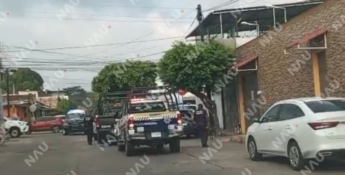 ASALTAN OXXO DEL AEROPUERTO Y ESCAPAN EN TAXI; UNIDAD ES LOCALIZADA MINUTOS DESPUÉS