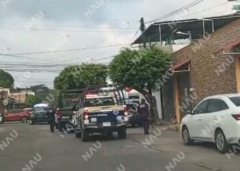 ASALTAN OXXO DEL AEROPUERTO Y ESCAPAN EN TAXI; UNIDAD ES LOCALIZADA MINUTOS DESPUÉS