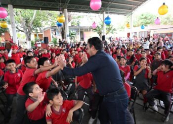Eduardo Ramírez beneficia a niñas, niños y jóvenes con programas A Paso Firme y Bicis que Transforman