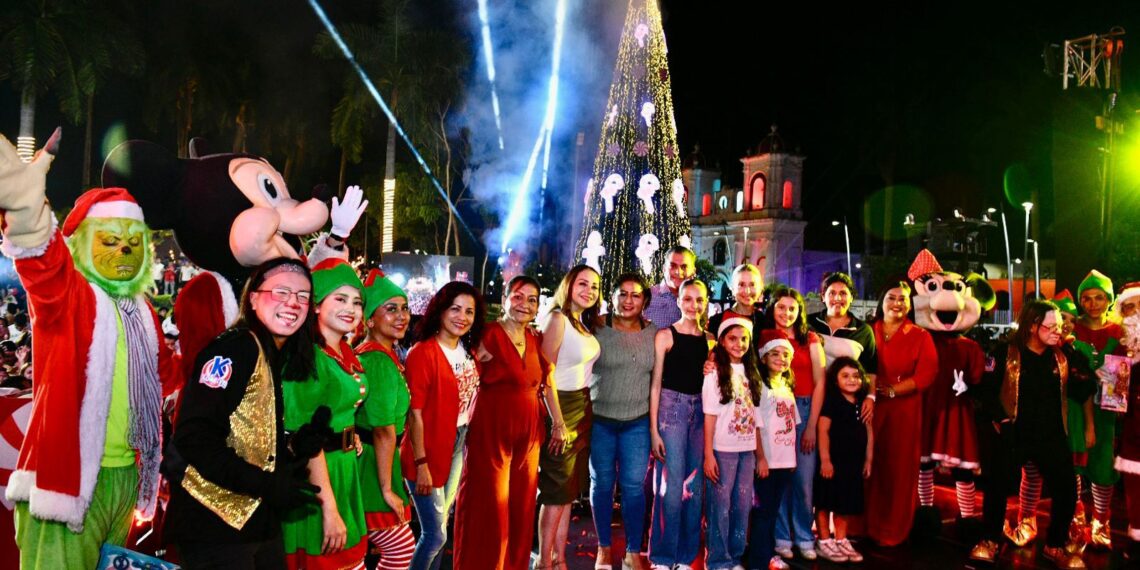 ESPECTACULAR ENCENDIDO DE ÁRBOL DE NAVIDAD SE VIVIÓ EN TAPACHULA