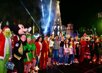 ESPECTACULAR ENCENDIDO DE ÁRBOL DE NAVIDAD SE VIVIÓ EN TAPACHULA