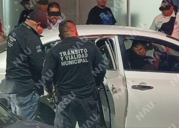 En operativo autoridades aseguran taxi InDrive que operaba en forma irregular