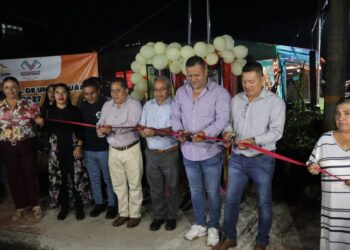 Fabián Barrios de León inaugura red de alumbrado público en el Boulevard de San Jerónimo – 11 de abril.