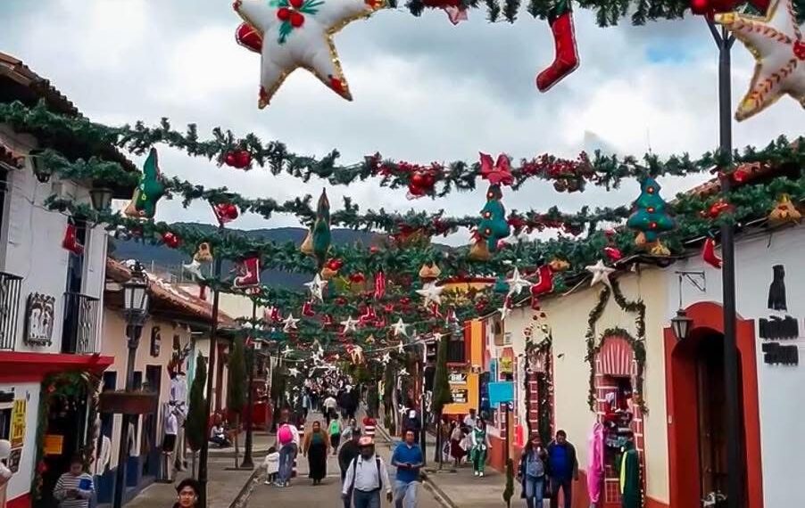 Talento de artesanas decoran andador de Santo Domingo