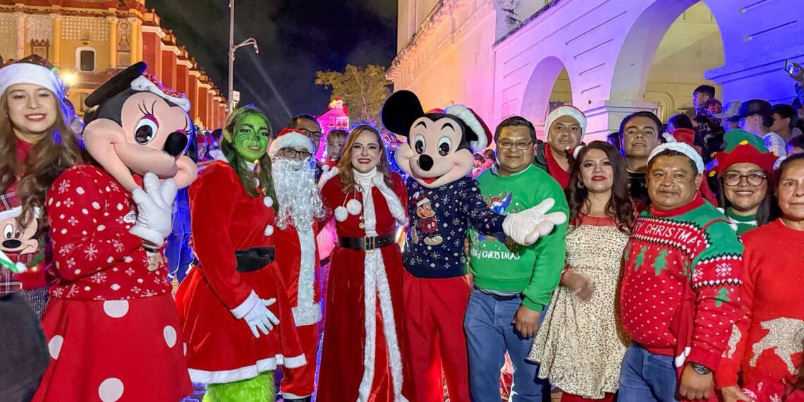 Disfrutan del Desfile Navideño 2025 en San Cristóbal