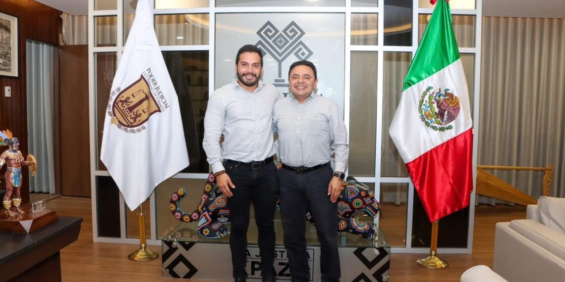 Juan Carlos Moreno Guillén y Víctor Saldaña sostienen productiva reunión de trabajo