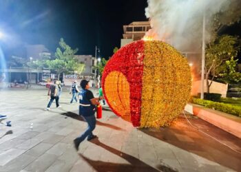 Autoridades atienden incidente en decoración decembrina del Parque Miguel Hidalgo