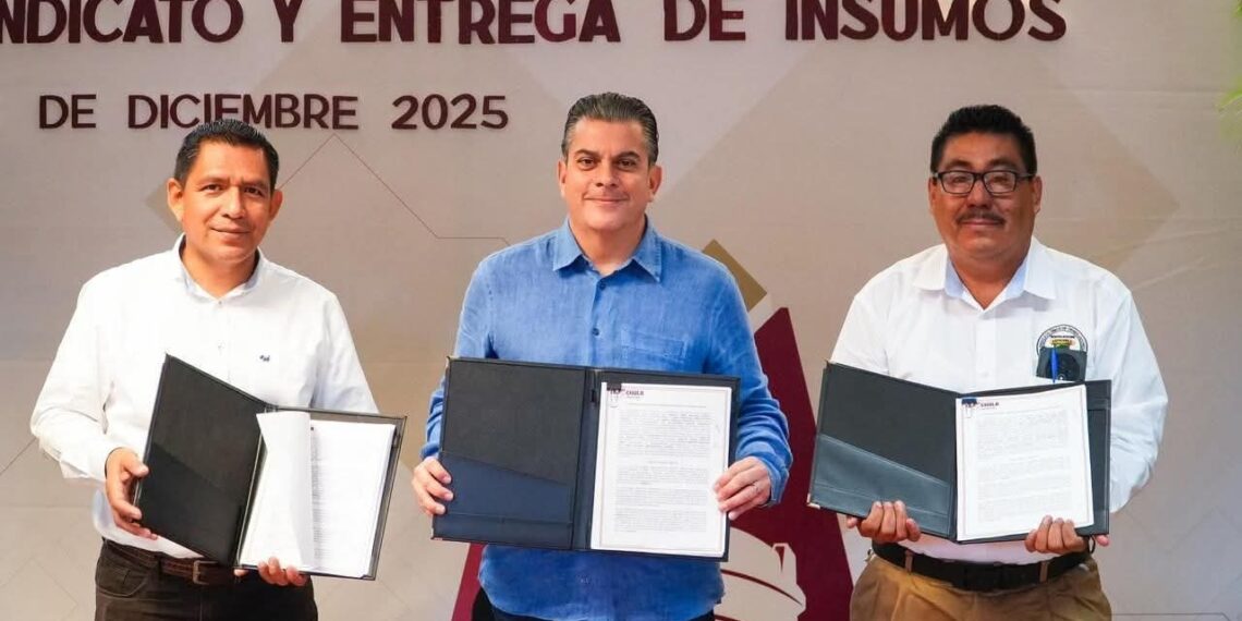 Yamil Melgar firma convenio laboral con trabajadores del Ayuntamiento de Tapachula