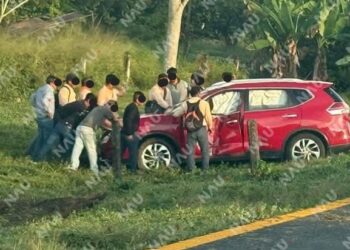 Accidente vehicular deja solo daños materiales en la carretera costera, a la altura del kilómetro 229