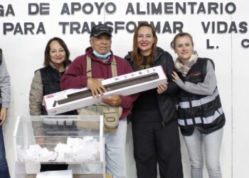 Reconoce Gobierno Municipal el compromiso y la responsabilidad de los padres de familia en San Cristóbal