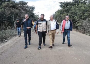 Eduardo Ramírez supervisa obra de conservación del camino Comitán–La Mesilla–Pujiltic