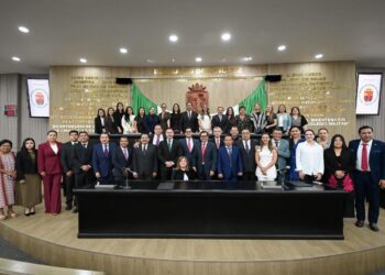 Gobernador Eduardo Ramírez devela en muro de honor inscripción: “Bicentenario del Congreso del Estado de Chiapas 1825-2025”