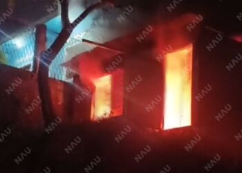 Incendio consume vivienda en Jardines de Chiapas; no se reportan personas lesionadas