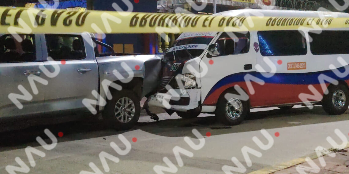 Presunto intento de robo termina en fuerte choque múltiple en Tuxtla Chico; no hubo lesionados