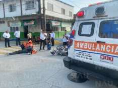 Accidente entre motociclista y taxi deja un lesionado y tres mujeres con crisis nerviosa en Tapachula