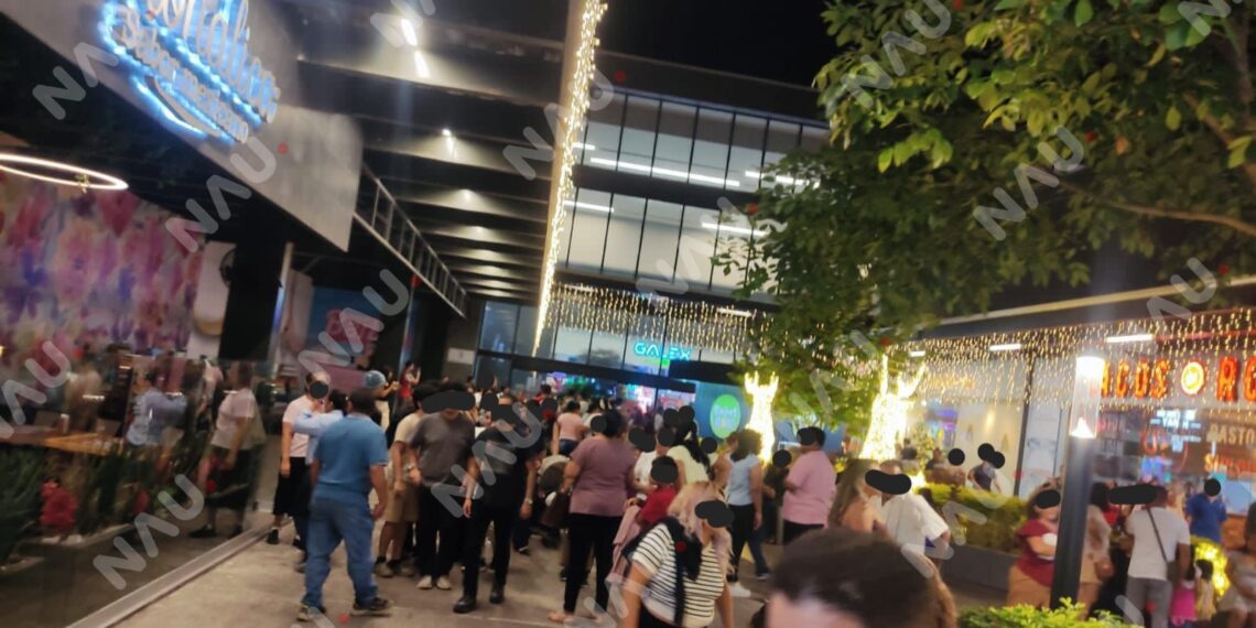 Desalojan tiendas de plaza Alaia por problema en drenaje; descartan riesgo mayor