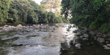 Autoridades descartan versiones publicadas en redes sociales y confirman investigación por cuerpo localizado en el río Coatán