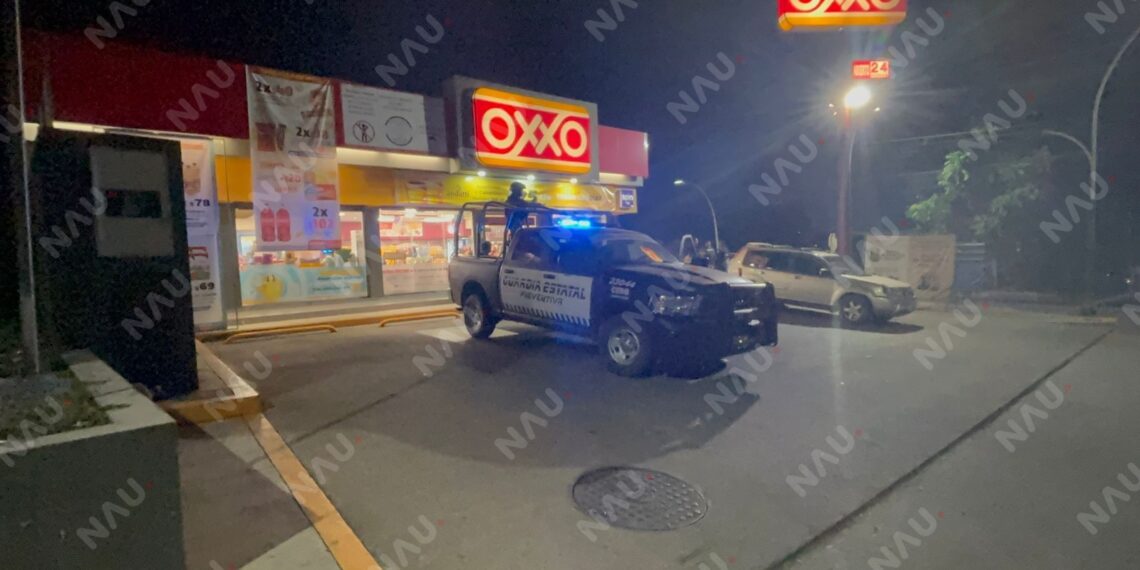 Asaltan dos tiendas Oxxo en menos de cinco minutos en Tapachula; delincuentes huyen en motocicleta