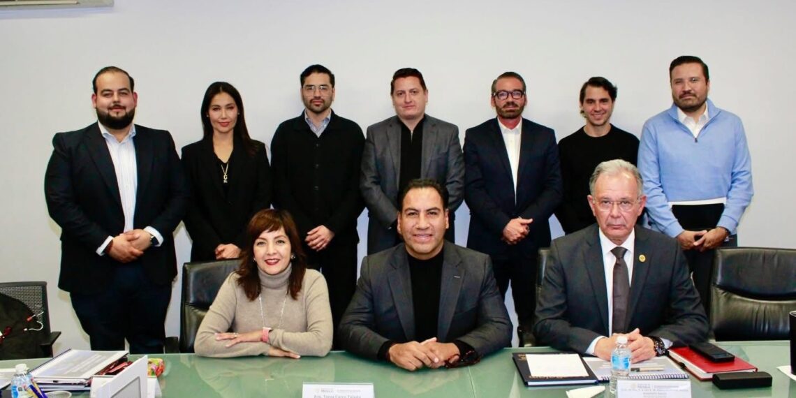 Eduardo Ramírez dialoga con la SICT sobre el proyecto AeroBalam para fortalecer conectividad