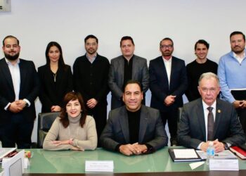 Eduardo Ramírez dialoga con la SICT sobre el proyecto AeroBalam para fortalecer conectividad