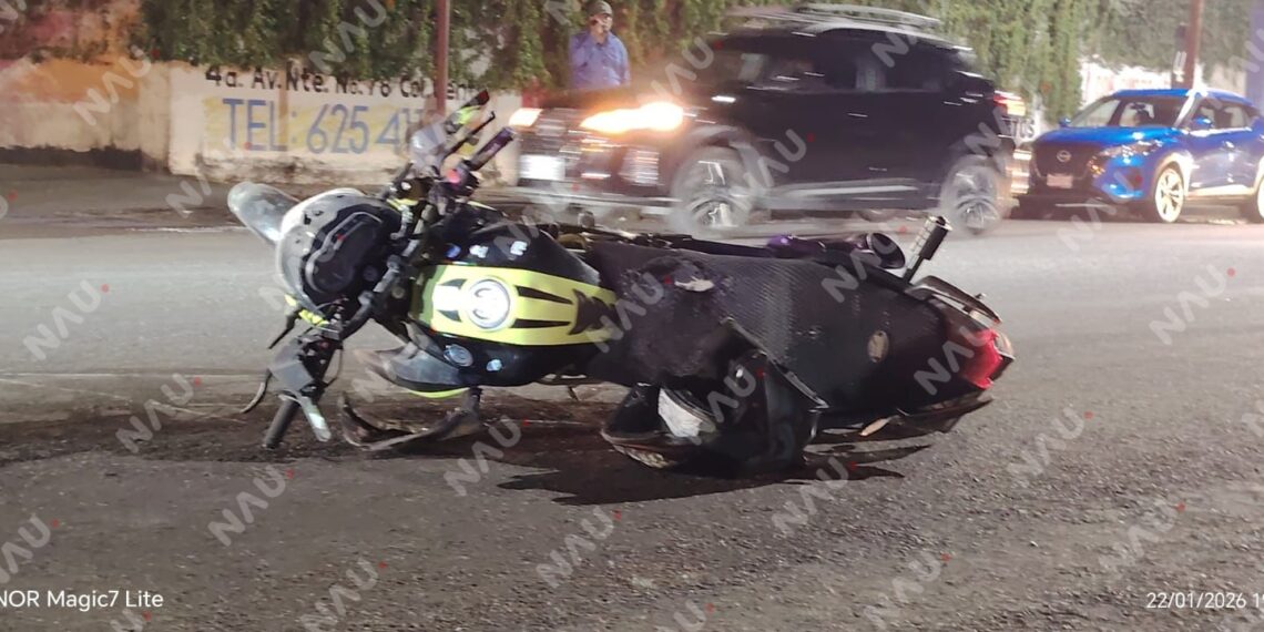 Accidente vial deja dos jóvenes lesionados en el centro de Tapachula