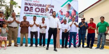 Víctor Saldaña, entrega obras de corazón 💚