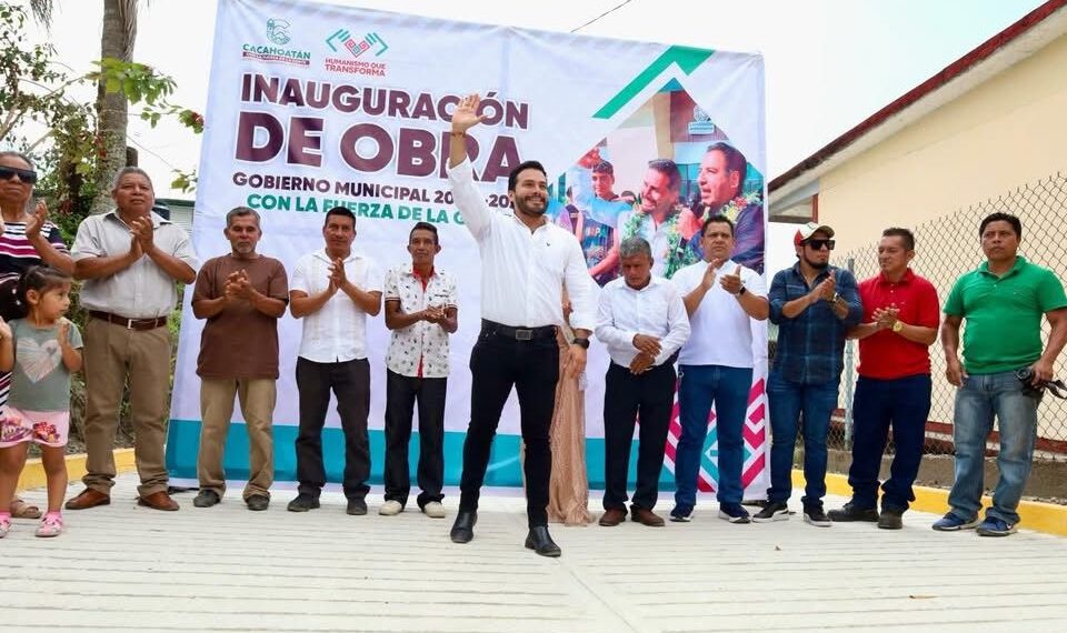 Víctor Saldaña, entrega obras de corazón 💚