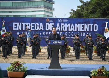 Eduardo Ramírez encabeza entrega de armamento a las corporaciones de seguridad estatal