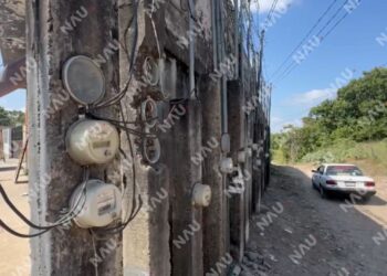 Red eléctrica improvisada expone a vecinos de Lomas 2 en Raymundo Enríquez