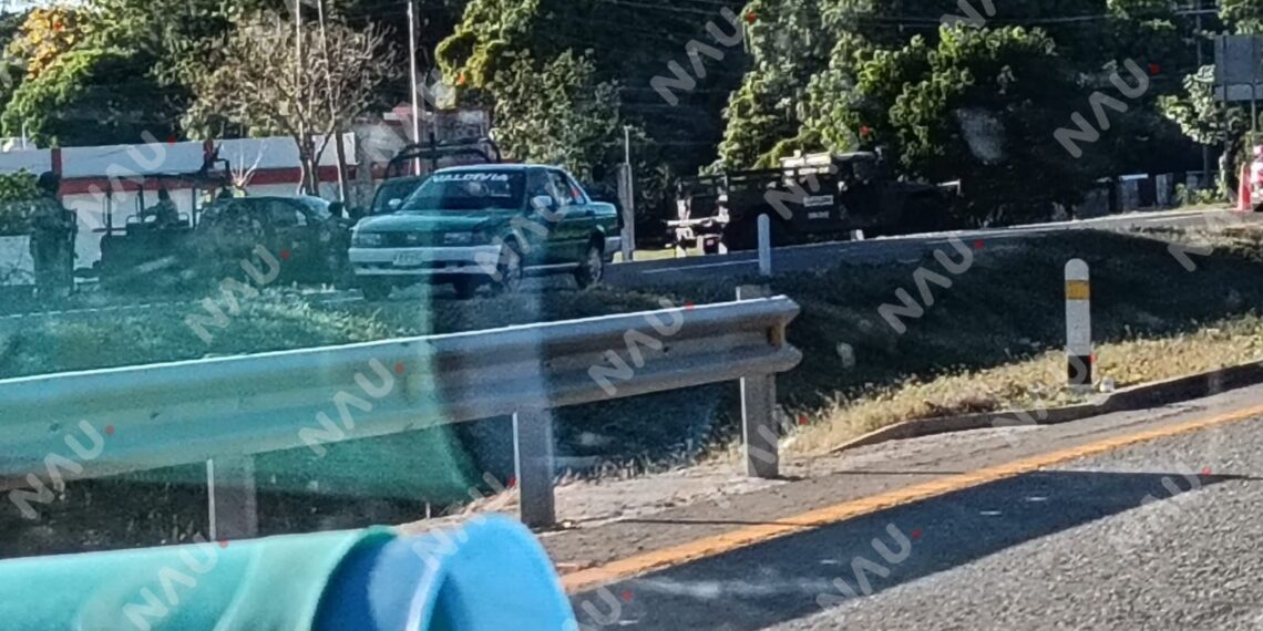 Militares enfrentan a civiles armados tras persecución en la carretera costera