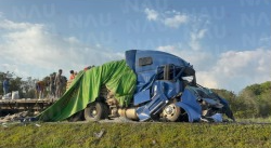 Aparatoso choque entre tráileres deja cuantiosos daños materiales en la carretera Tonalá–Pijijiapan