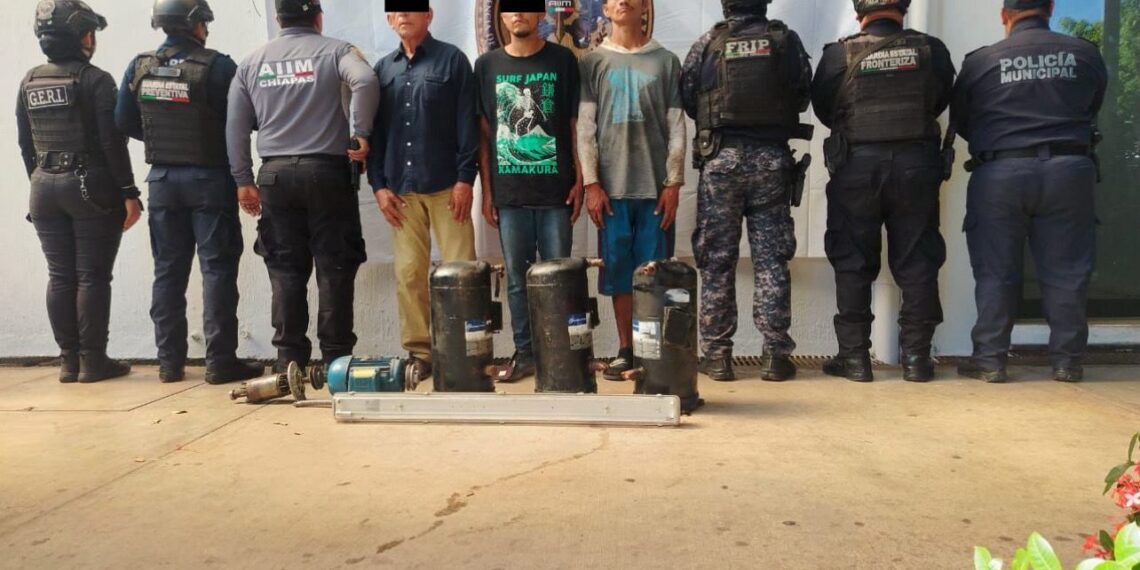 Sorprenden a presuntos ladrones sustrayendo equipo del Polideportivo de Tapachula; tres personas detenidas