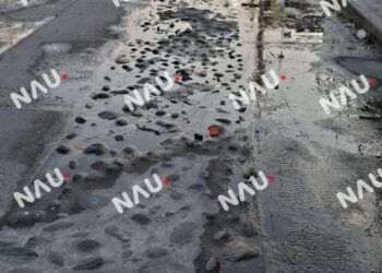 Denuncian fuga de agua potable en colonia Benito Juárez; vecinos piden solución a COAPATAP