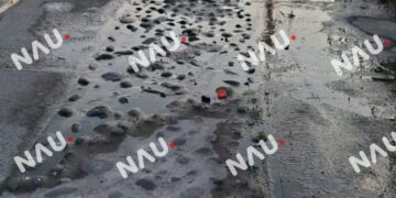 Denuncian fuga de agua potable en colonia Benito Juárez; vecinos piden solución a COAPATAP