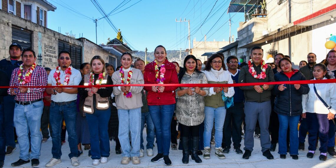 Inaugura Fabiola Ricci calles en la colonia Insurgente